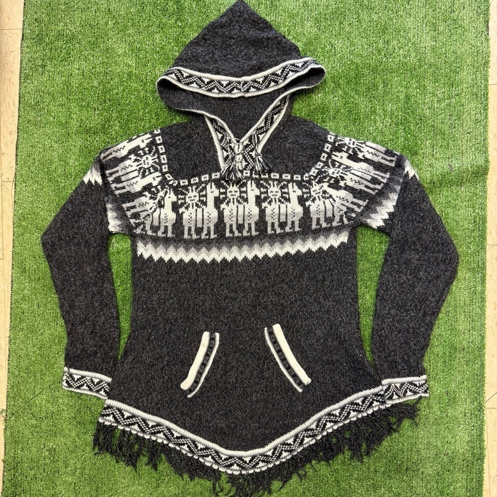 Kactus Artesania EDM Gray and White Hooded Alpaca Hoodie with Fringe, Size L